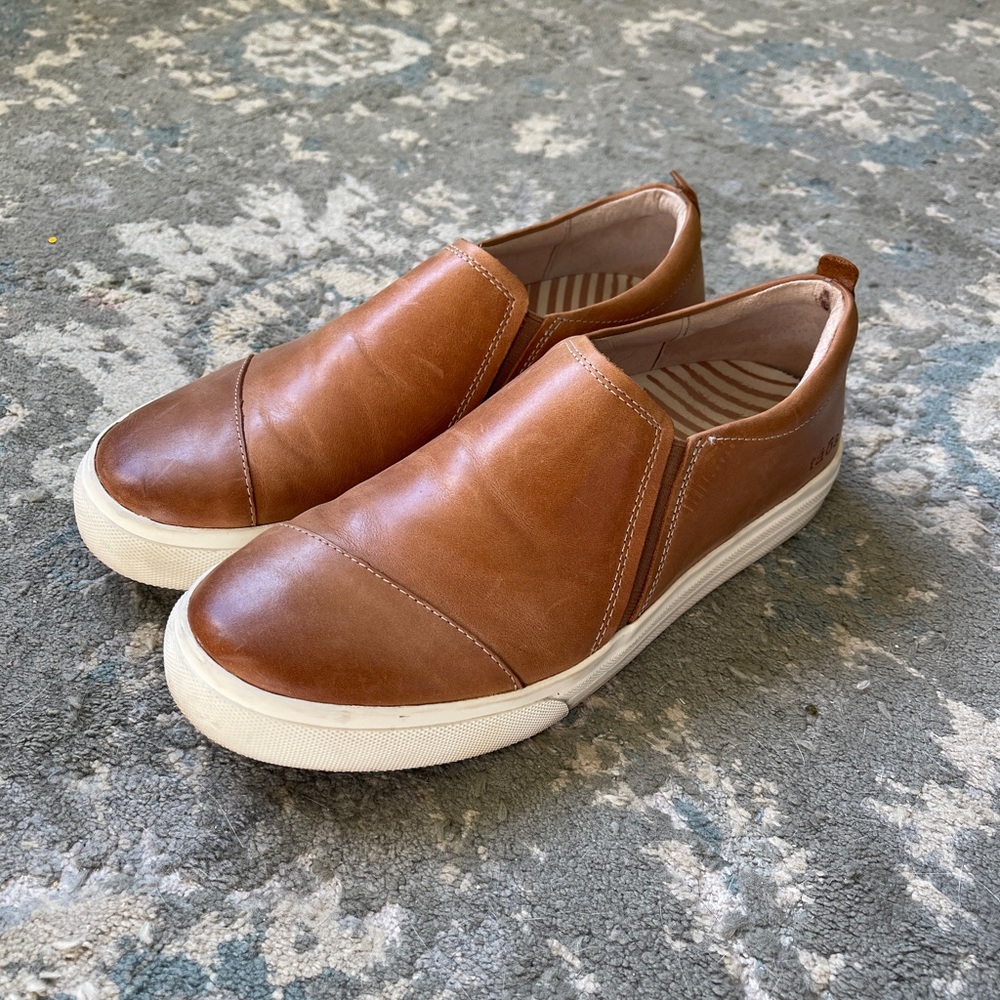Toas Tan Sneaker Size 10